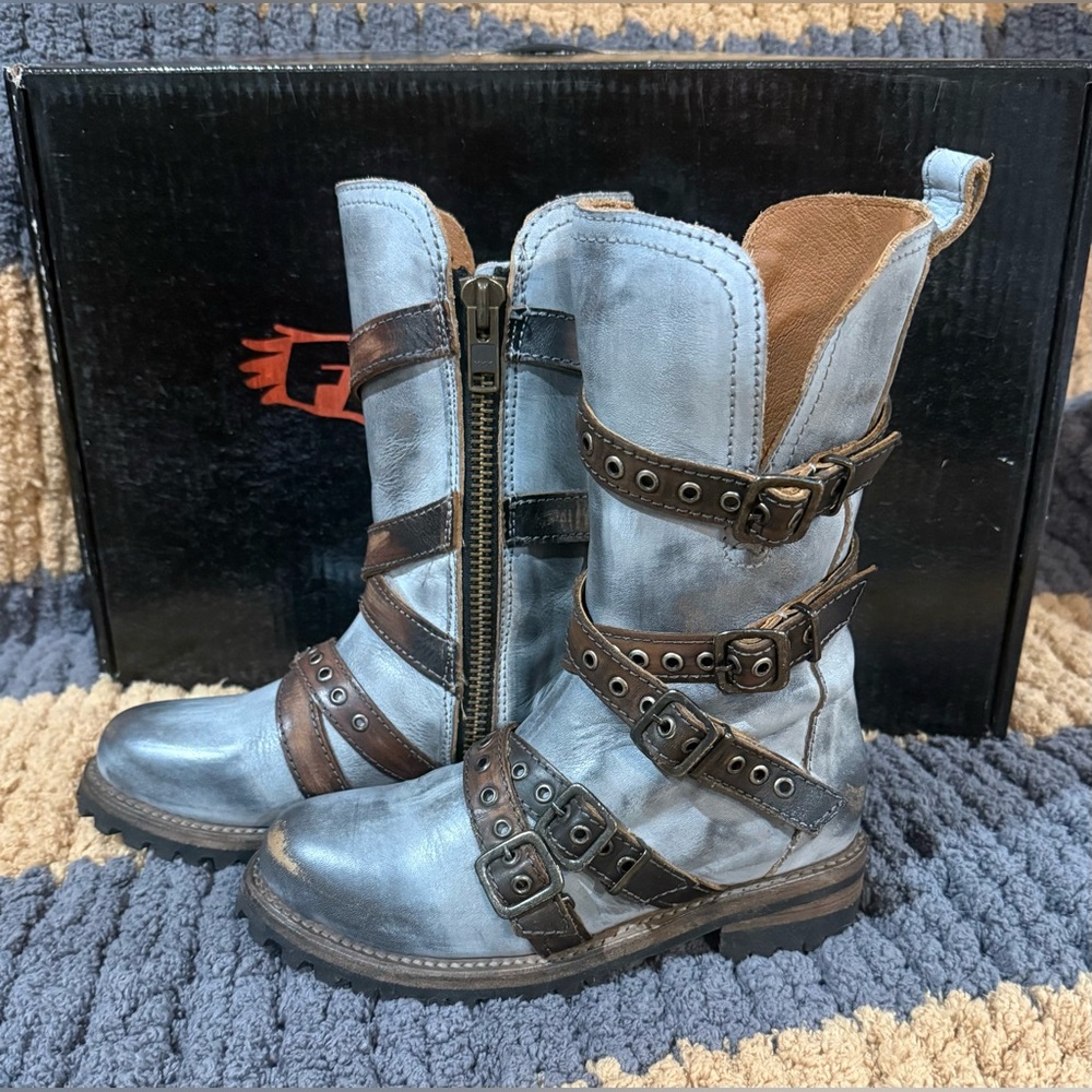 NIB- Freebird Hallie. Size 7. Ice 🧊 🔥